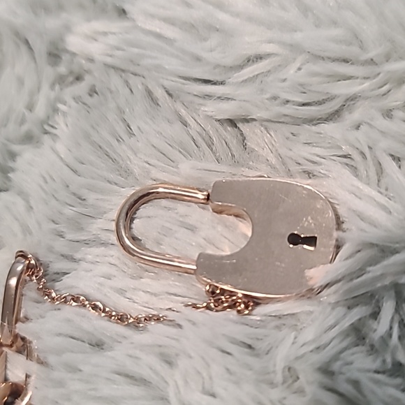 Michael Kors Gold heart lock link chain bracelet - Picture 6 of 11